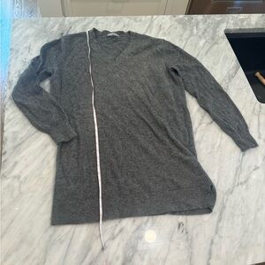 100% Cashmere v-neck sweater from Neiman Marcus Large